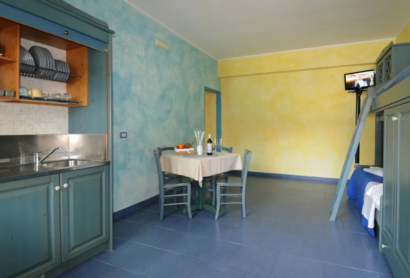 Two-room apartment a stones throw from the sea - Image 1