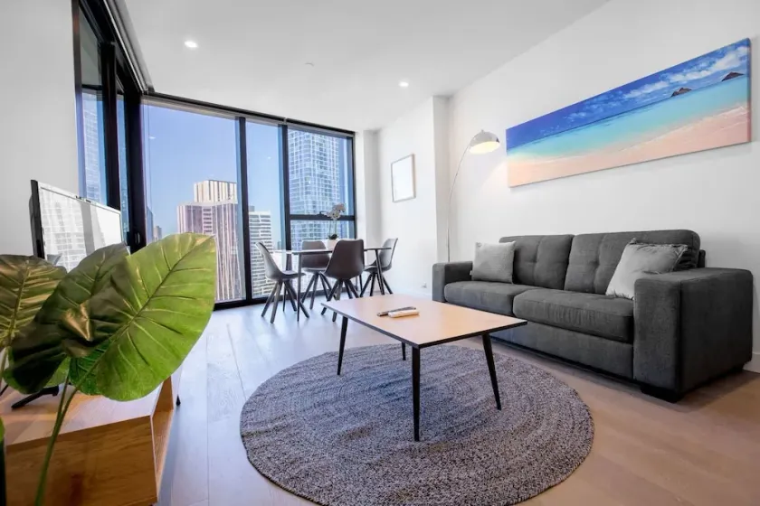 Charming Gem In Center Melbourne - Image 1