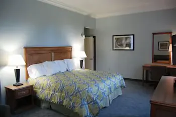 Marina Inn & Suites - Image 1