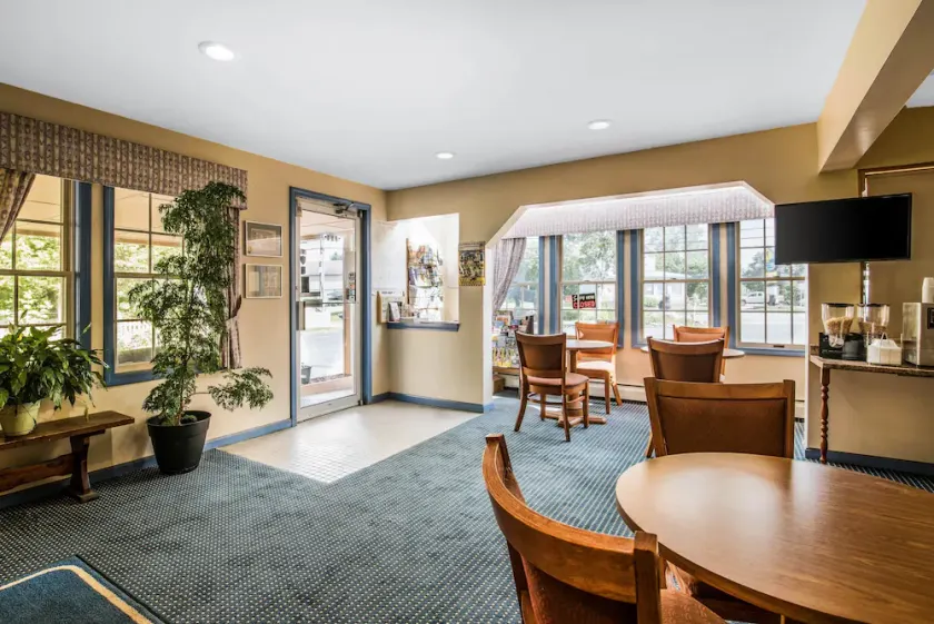 Rodeway Inn - Image 1