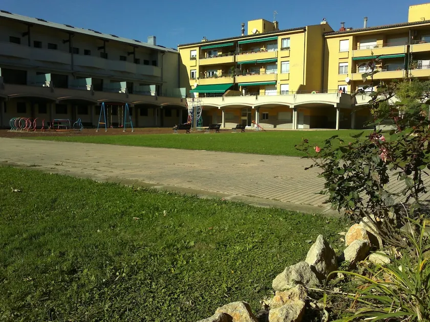 Livingirona Apartments - Image 1