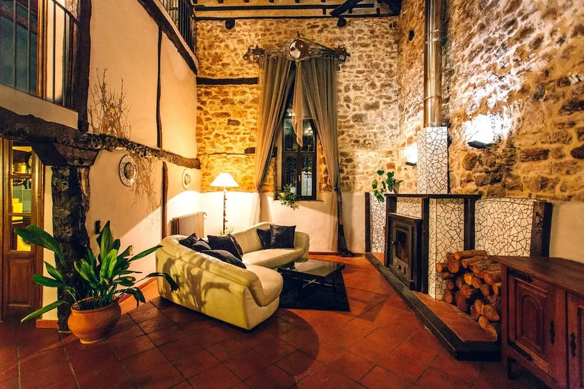 House With 5 Bedrooms in Fuenteodra, With Wonderful Mountain View, Enclosed Garden and Wifi - 70 km From the Slopes - Image 1
