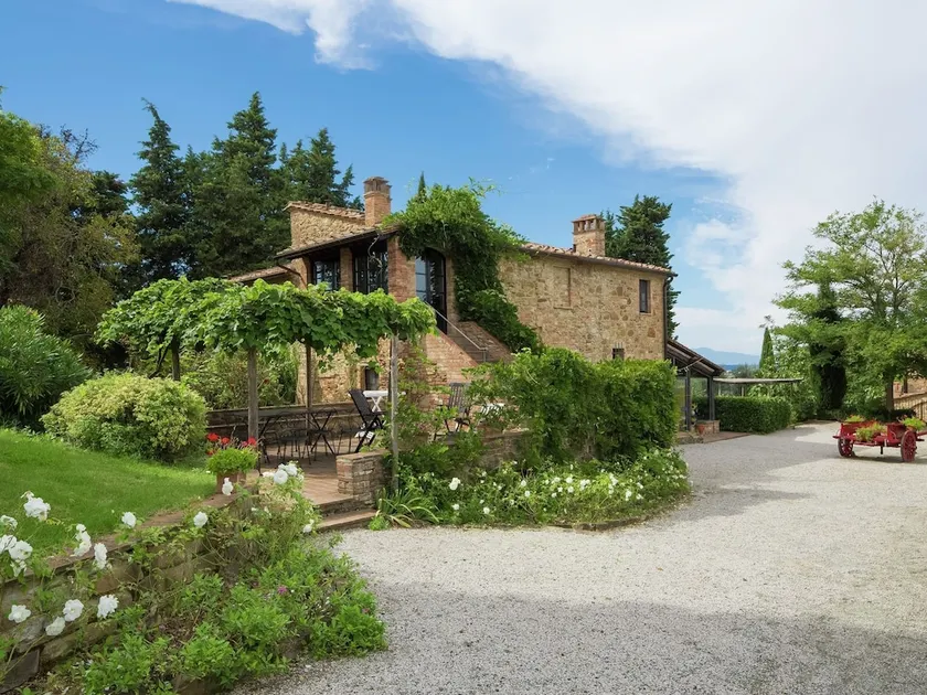 Romantic Farmhouse near Medieval Village of Montaione - Image 1