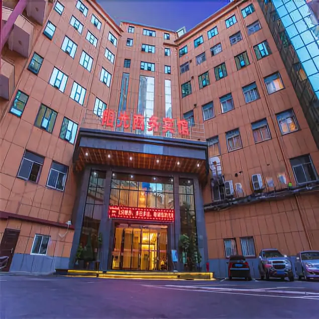 OYO Guangyuan Business Hotel (Xinyang Railway Station Tianrun Plaza) - Image 1