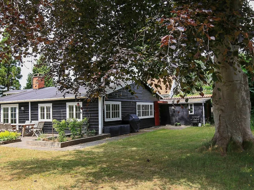 Plush Holiday Home in Hovedstaden With Terrace - Image 1