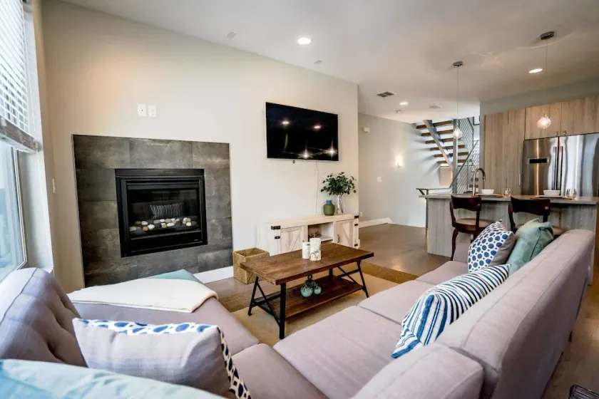 Mile High Lifestyle Townhome in Golden Triangle Rooftop Views - Image 1