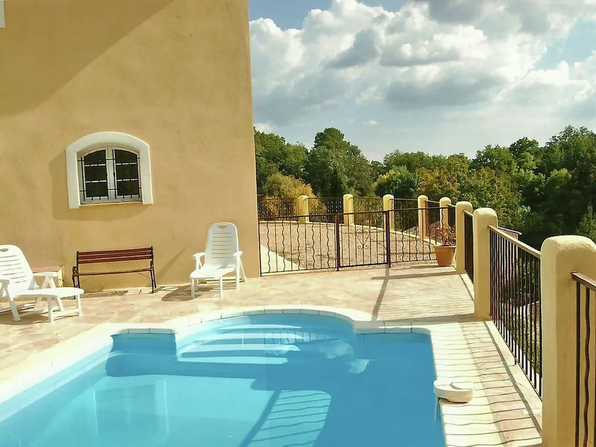 Voll ausgestattetes weiträumiges Ferienhaus mit Terrasse, Grill und privatem Pool | Haustierfreundlich - Image 1