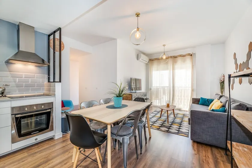 C29 - Trendy Central Apartment with small Parking and Terrace - Image 1