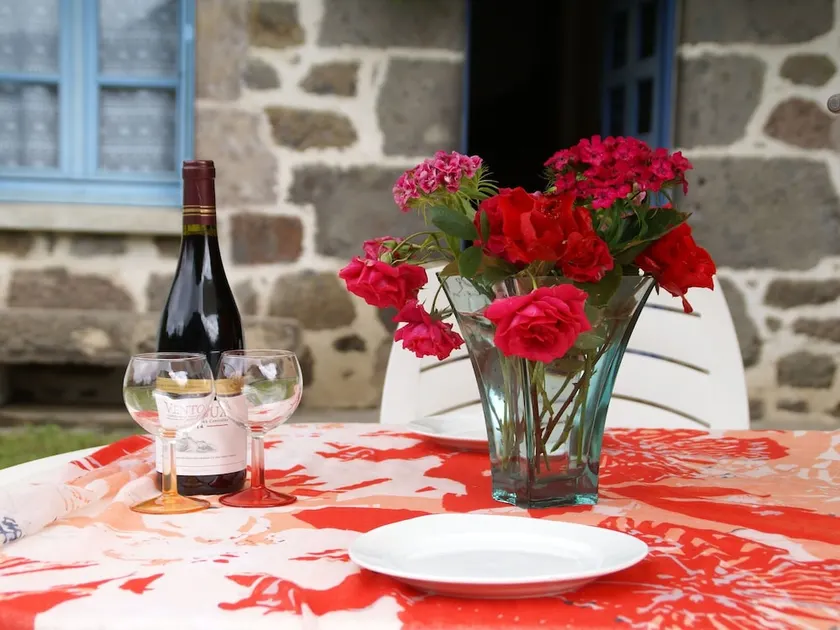 Spacious Holiday Home Near Forest in Auvergne - Image 1
