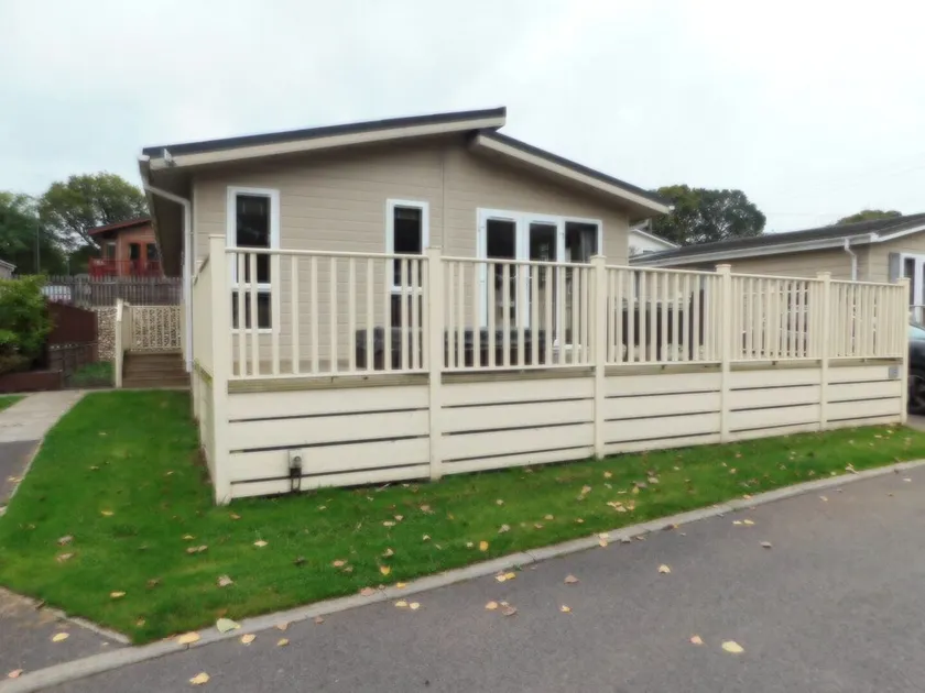 Lovely 5 Berth Lodge in North Walsham - Image 1