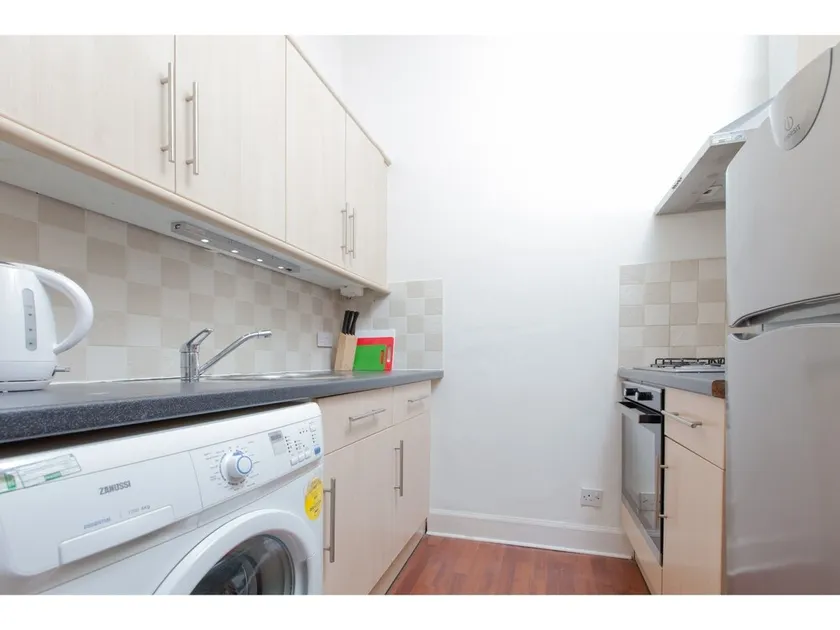 Homely Tenement for 4 Near Botanic Gardens - Image 1