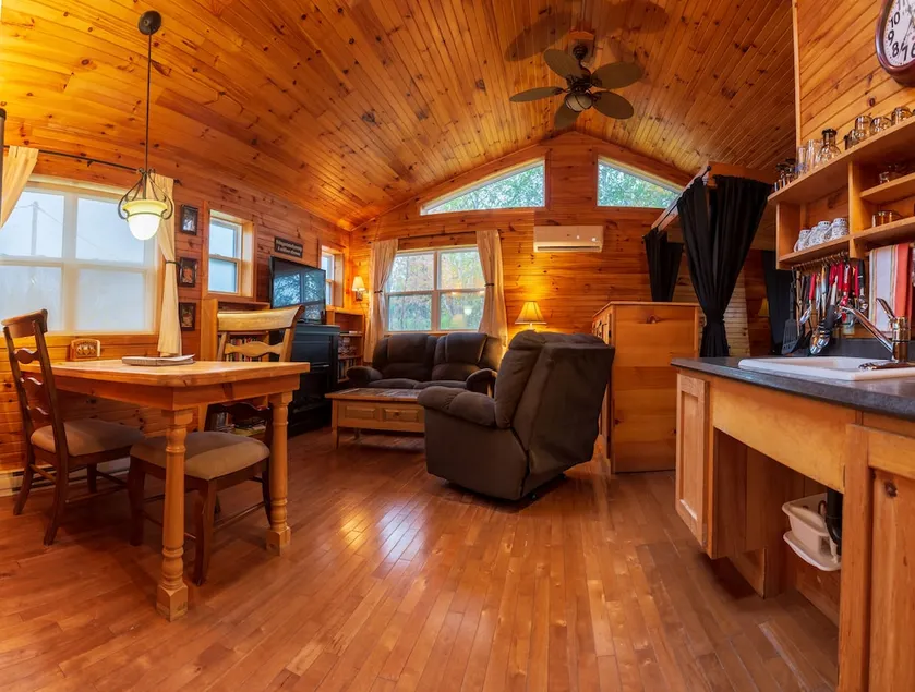 By d' Bay Cabins - Image 1