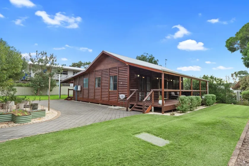 The Log Cabin - 47 Jetty Road - Image 1