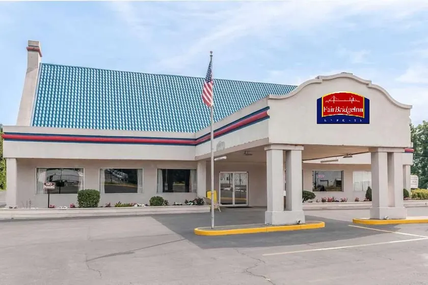 Selected Inn Lima (Ex. Rodeway Inn) - Image 1