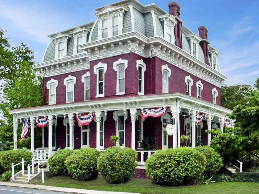 Lovelace Manor Bed & Breakfast - Image 1