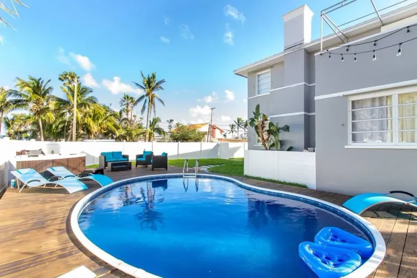 Astonishing Bayshore Villa with Pool - Image 1