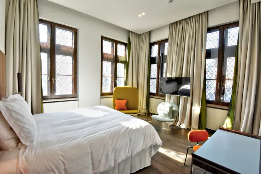 Hotel The Fourth - Tafelrond - Image 1