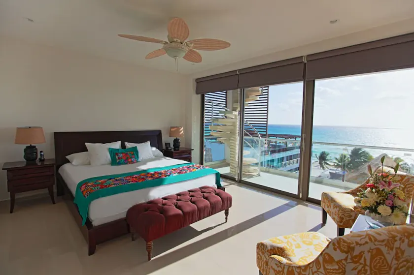 5th Avenue Hotel - Image 1
