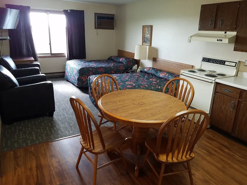 The Pekin Lodge - Image 1
