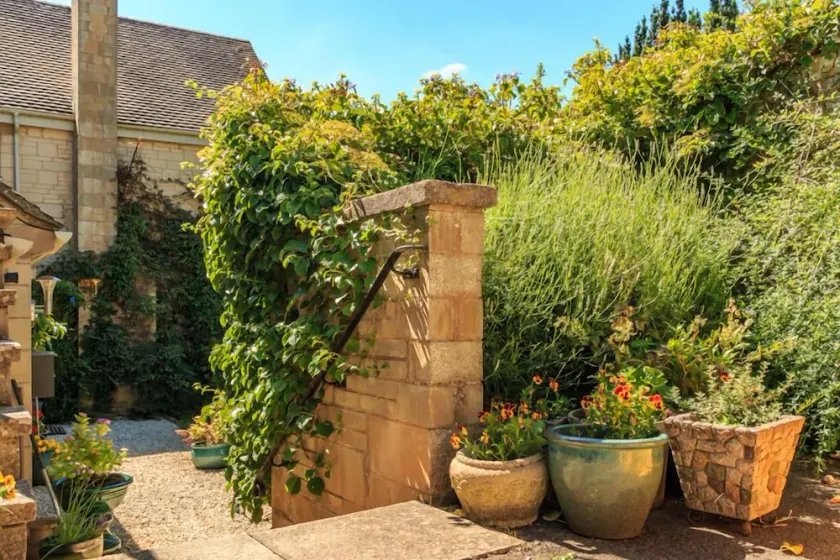 Cotswold Coach House - Image 1