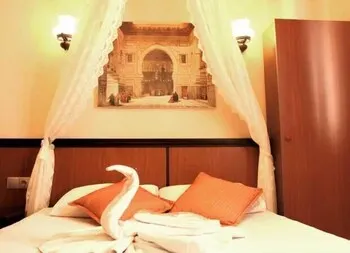 Dreams Hotel - Image 1