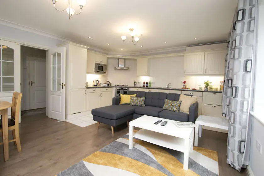 Berkshire Rooms Gray Place - Image 1