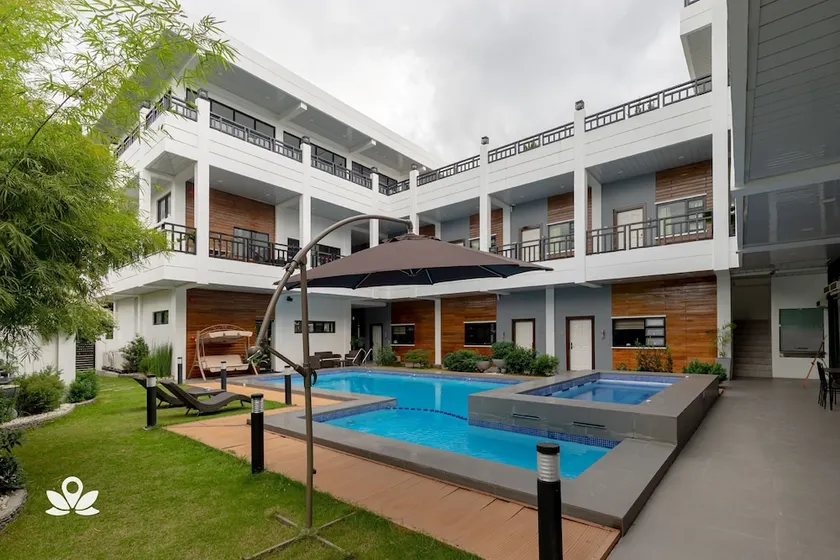 Elkanville Hotel by ZEN Rooms - Image 1