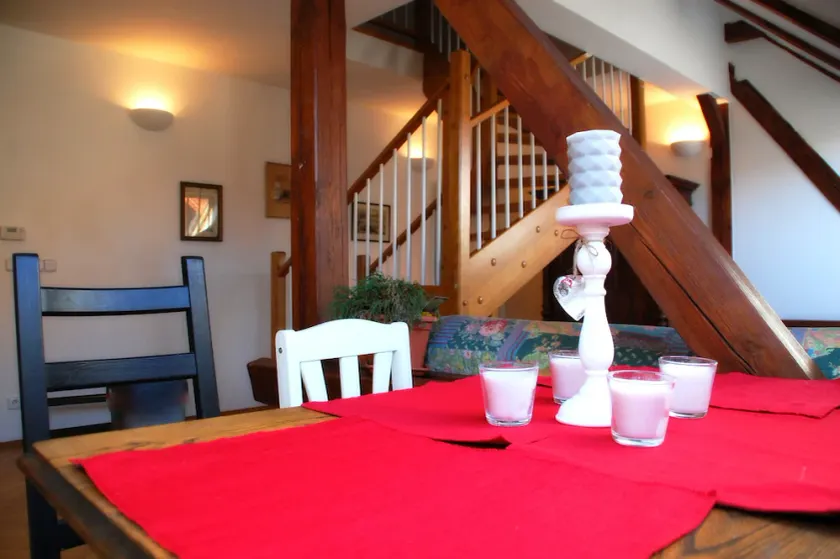 Generous Attic Apartment - Image 1