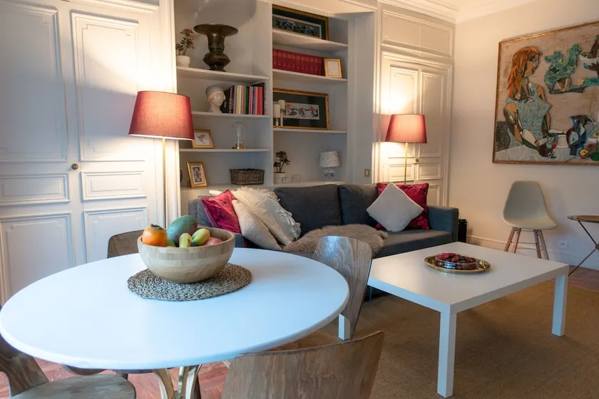 Pelicanstay at Avenue George V Paris - Image 1