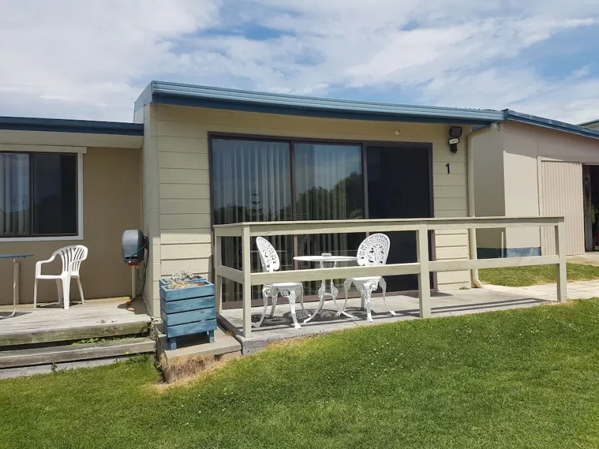 Carmens Inn - Image 1