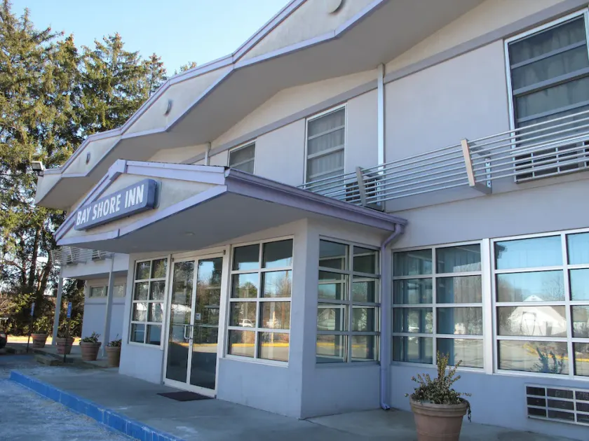 Bay Shore Inn - Image 1