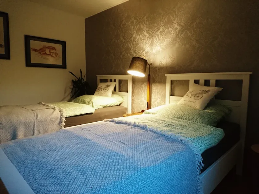 Bed and Breakfast Quermalerei - Image 1