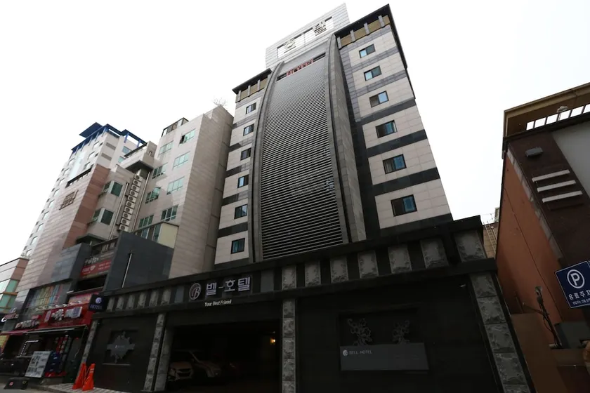 Bell Hotel - Image 1