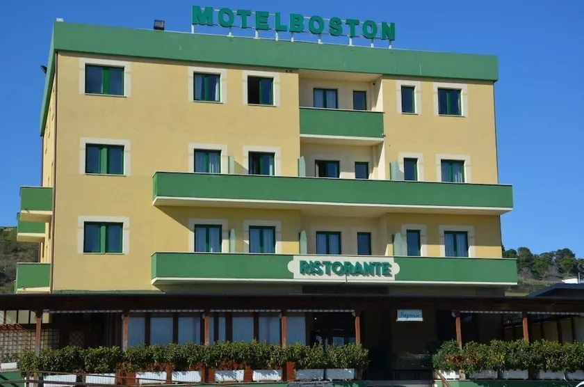 Motel Boston - Image 1