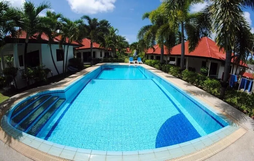 Smile House & Pool - Image 1
