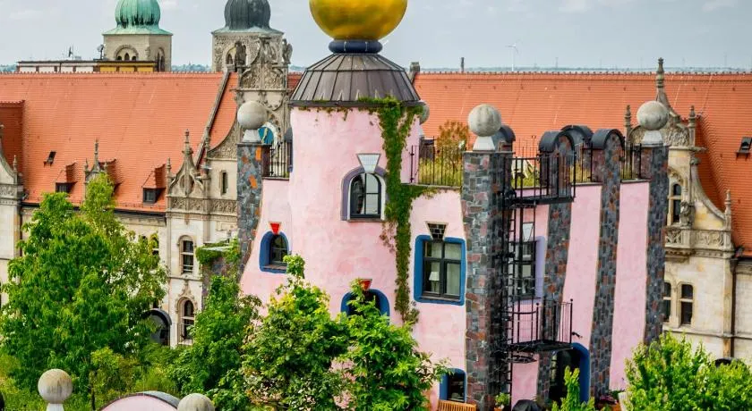 Castelletto - Das Schloss auf dem Dach der Grünen Zitadelle von Hundertwasser - Image 1
