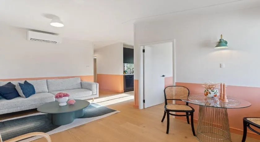Jack and Jills #107 Accom Holidays - Image 1