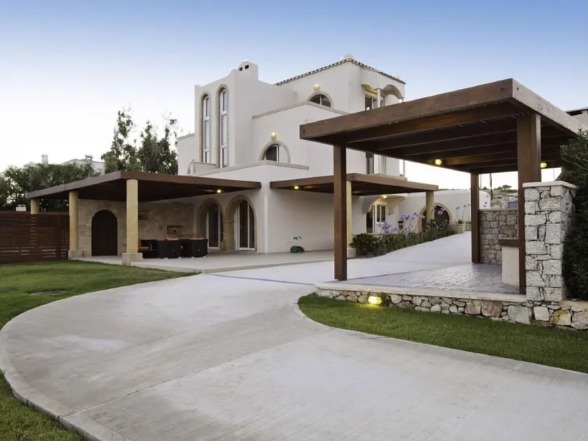 Kiotari Luxury Villa - Image 1