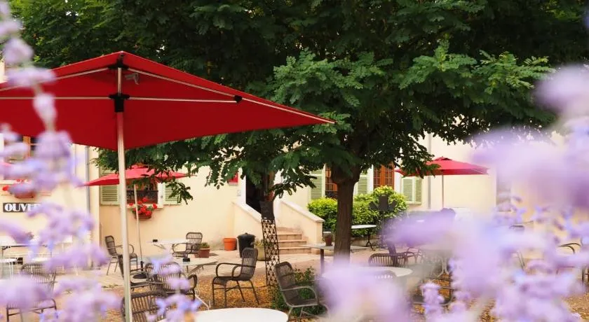Hostellerie du Chateau Bellenaves - Image 1