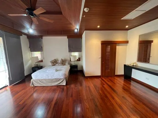Spacious Villa with Pool, Garden & Club facilities - Image 1