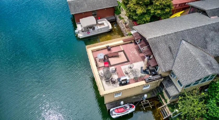 On The Lake Guest House - Image 1