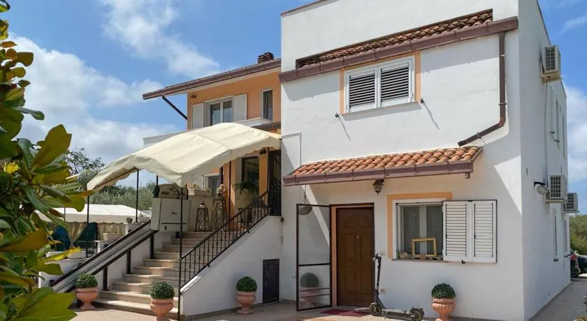 La Farfalla - Image 1