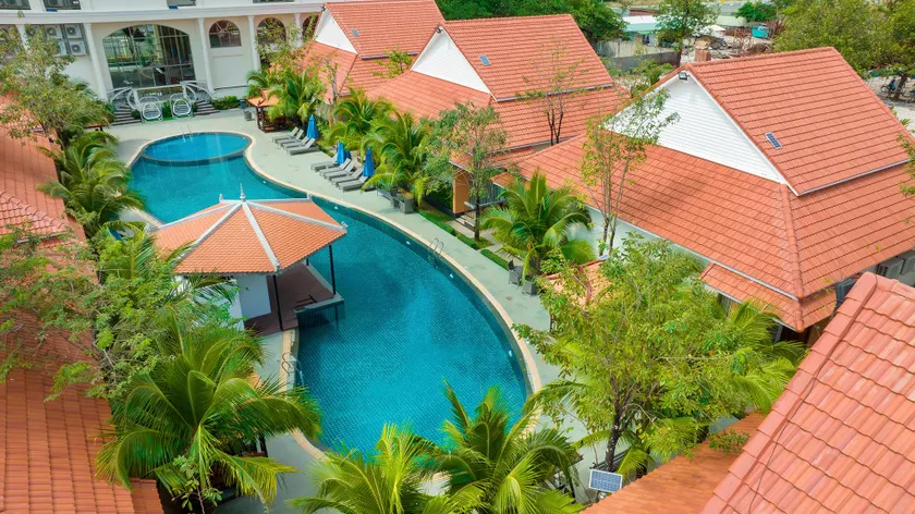 Sea Breeze Hotel & Villa - Image 1