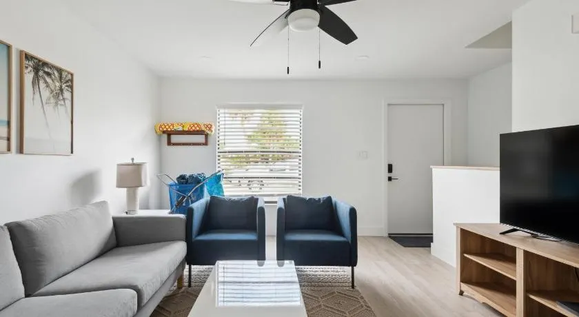 Amazing 2 Bedroom Townhouse near beach - Image 1