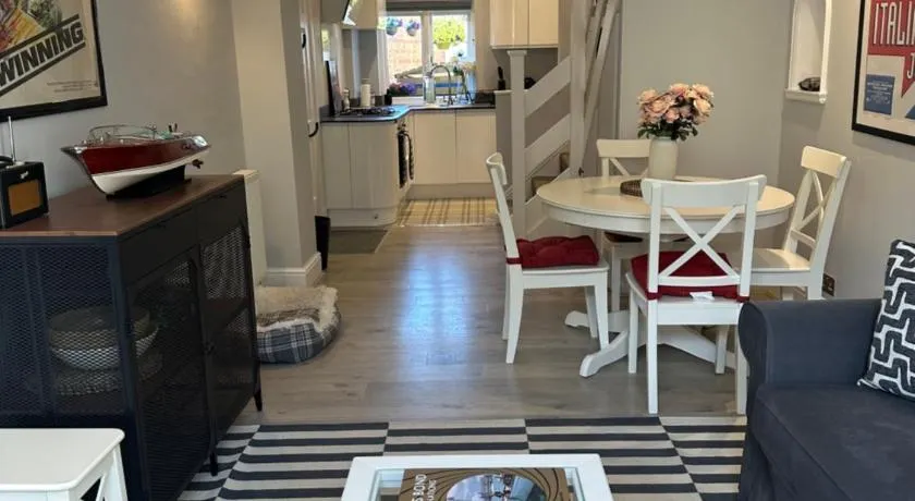Roseleigh Cottage in the Heart of Cookham - Image 1