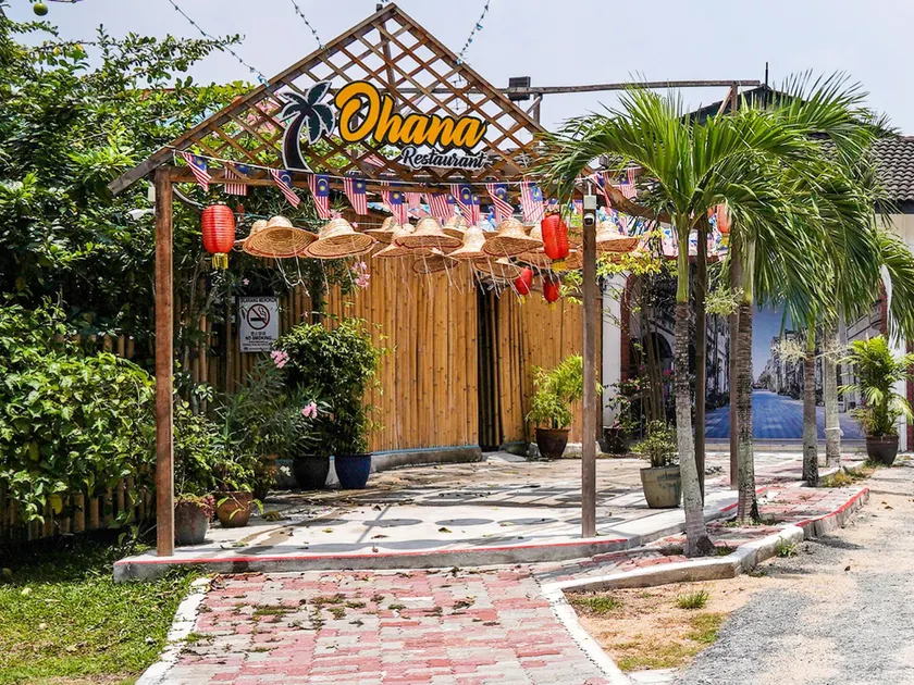 Capital O 89374 Ohana Restaurant & Homestay - Image 1