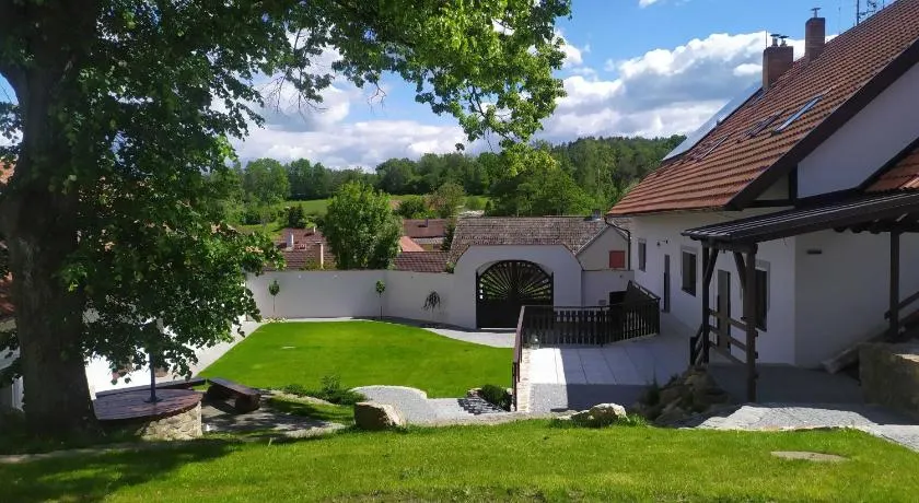 Statek Český Dvůr - Image 1