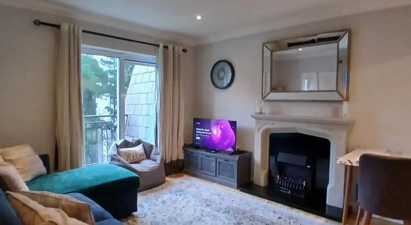 Stylish 2BDR Apt with Large Balcony near City - Image 1