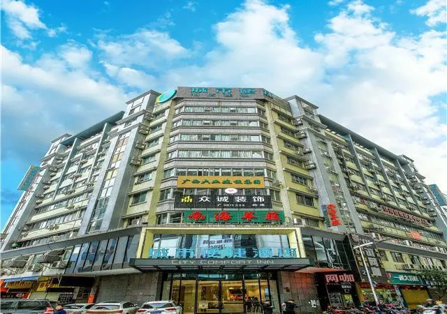 City Comfort Inn Wuzhou Municipal Square - Image 1