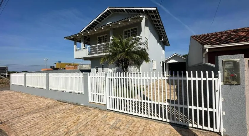 Ampla casa com 5 quartos e vista para o mar - Image 1